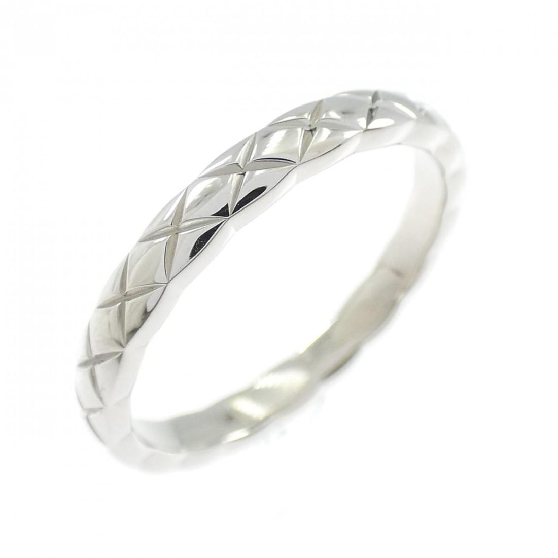 Chanel Coco Crush Small Ring: --- Catalog ---Category: SizeUS Size: 7.5Brand Size: 55Category: DesignType: Band ringGender: WomenMaterial: Platinum 950Category: GeneralBrand: Chanel--- Item List ---Section: ConditionRanking: Rank