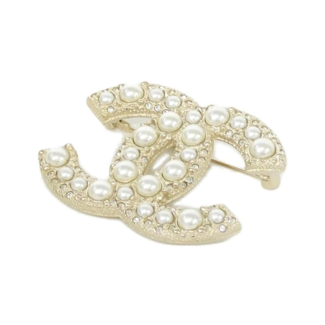 Chanel 64762 Brooch: --- Catalog ---Category: SizeSize (HxWxD): 3.7cm x 5cm / 1.45'' x 1.96''Category: DesignType: BroochColor: Gold, WhiteGender: Men,WomenCategory: GeneralMPN: 64762Brand: Chanel--- Item List ---Section: