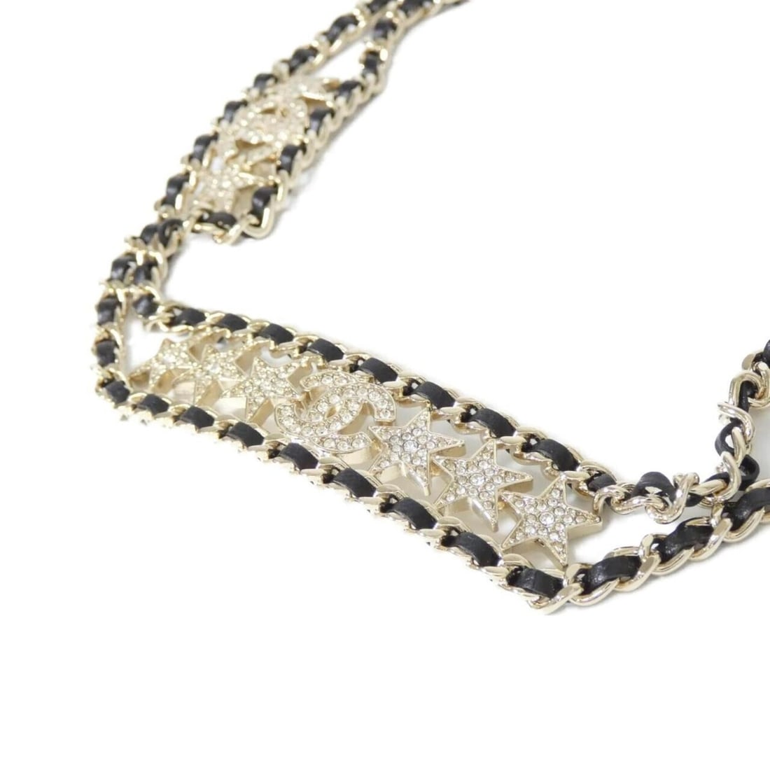 Chanel AB9808 Necklace: --- Catalog ---Category: SizePendant Size: 20mm x 65mm / 0.78'' x 2.55''Neck Circumference: 30 cm - 38 cm / 11.81'' - 14.96''Category: DesignColor: Black, GoldGender: Men,WomenMaterial: LeatherNecklac