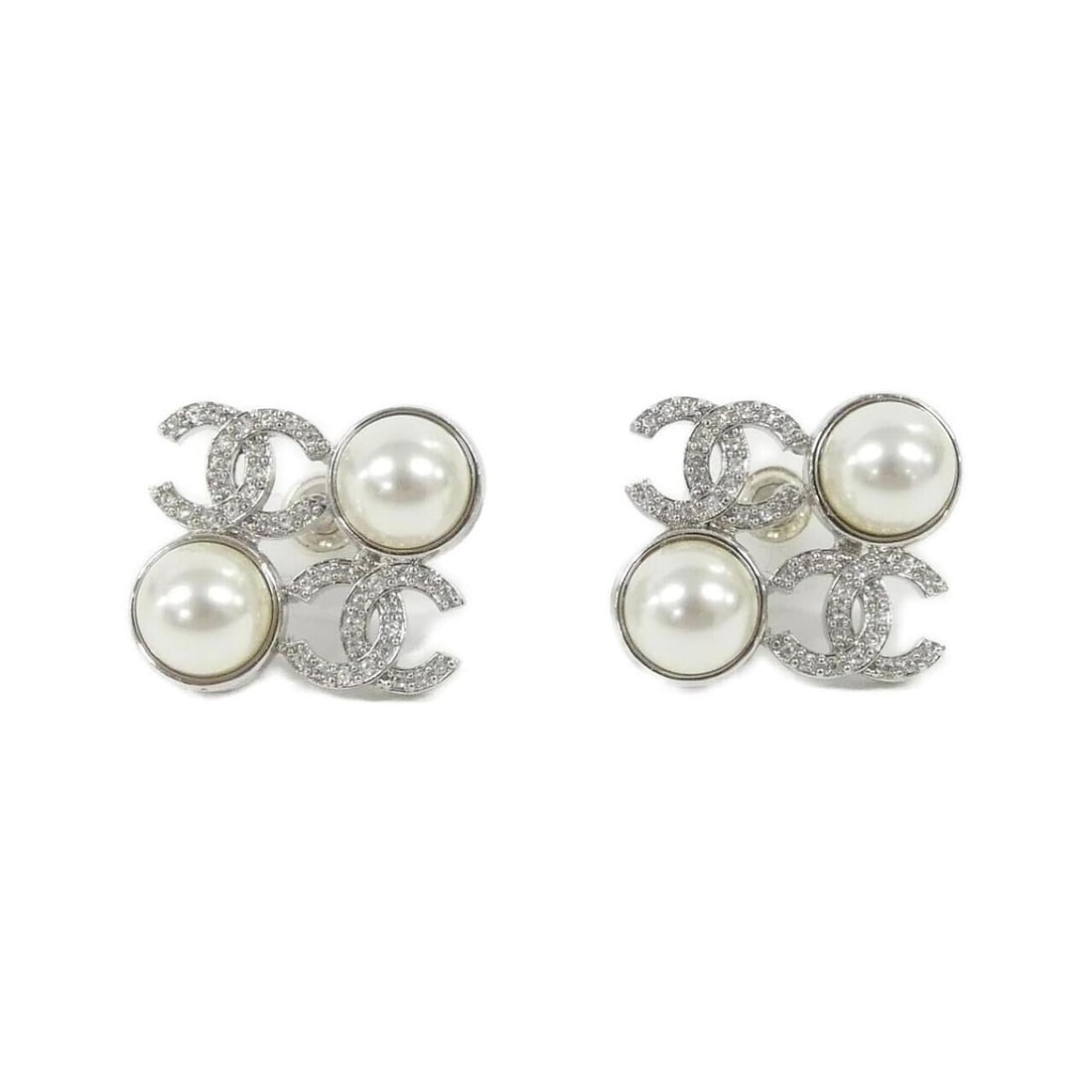 Chanel ABF730 Earrings: --- Catalog ---Category: SizeSize (HxWxD): 18.00mm x 20.00mm / 0.71'' x 0.79''Category: DesignType: Stud earringsColor: Silver, WhiteGender: WomenCategory: GeneralMPN: ABF730Brand: Chanel--- Item