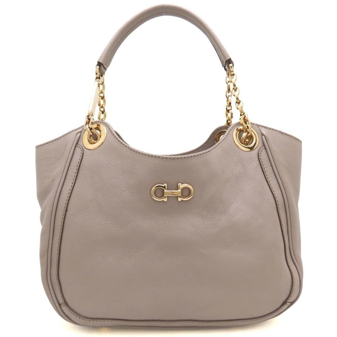Salvatore Ferragamo Double Gancini Chain Handle Bag AU-21/B992 Handbag for Women /353296: --- Catalog ---Category: SizeSize (HxWxD): 21cm x 25cm x 12cm / 8.26'' x 9.84'' x 4.72''Category: DesignType: HandbagColor: GrayGender: WomenMaterial: Leather Hardware Color: GoldCategory: GeneralBran