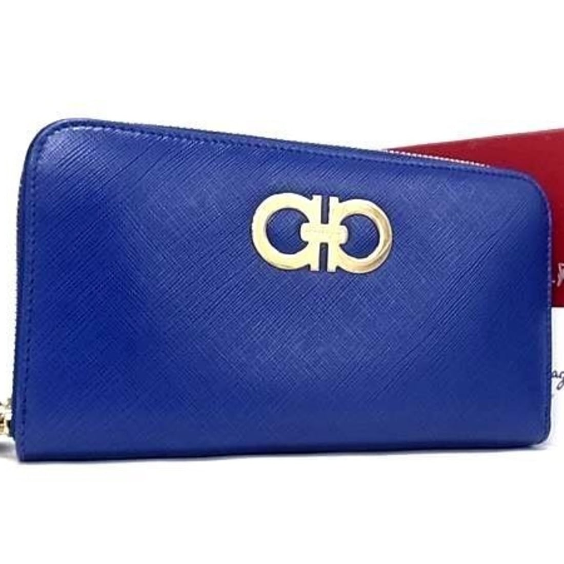 SALVATORE FERRAGAMO Ferragamo Long Wallet Gancini IY-22B 300 Blue Leather Men's Women's Round: --- Catalog ---Category: SizeSize (HxWxD): 10.5cm x 19cm x 2.5cm / 4.13'' x 7.48'' x 0.98''Category: DesignType: Long wallet (bi-fold)Color: BlueGender: Men,WomenMaterial: Leather Category: GeneralMPN