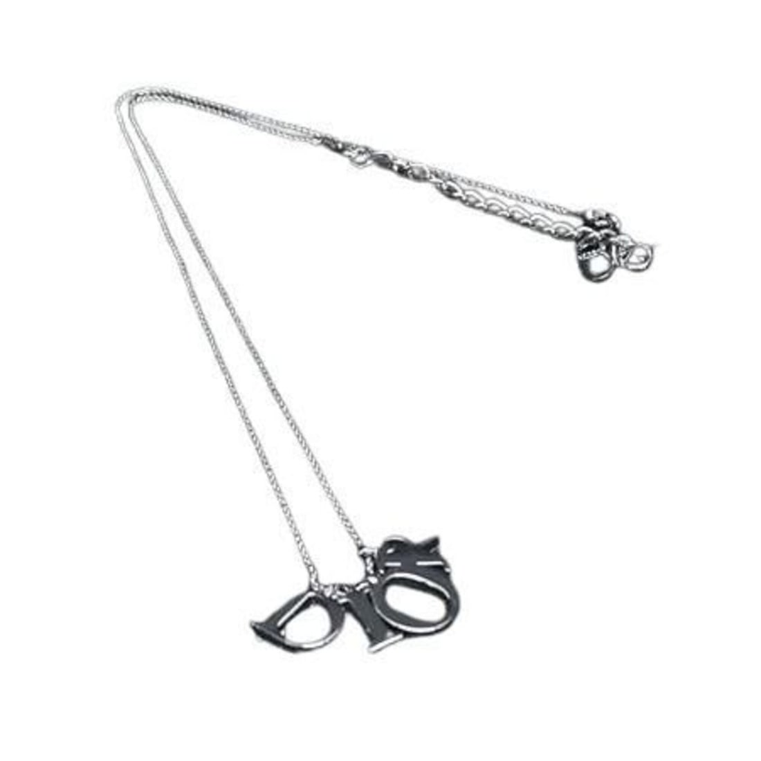 Christian Dior necklace, silver metal, for women.: --- Catalog ---Category: SizeNeck Circumference: 42.6 cm / 16.77''Category: DesignColor: SilverGender: Men,WomenMaterial: MetalNecklace Type: NecklaceCategory: GeneralBrand: Christian Dior--- Item Lis