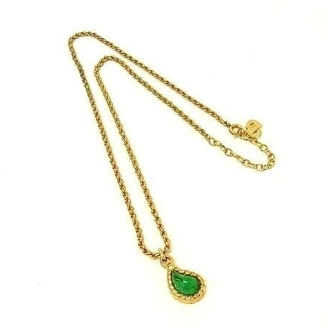 Christian Dior necklace, gold and green metal, women's, with colored gemstones.: --- Catalog ---Category: SizePendant Size: 14mm x 11mm / 0.55'' x 0.43''Neck Circumference: 45 cm / 17.71''Category: DesignColor: Gold, GreenGender: Men,WomenMaterial: MetalNecklace Type: NecklaceCate