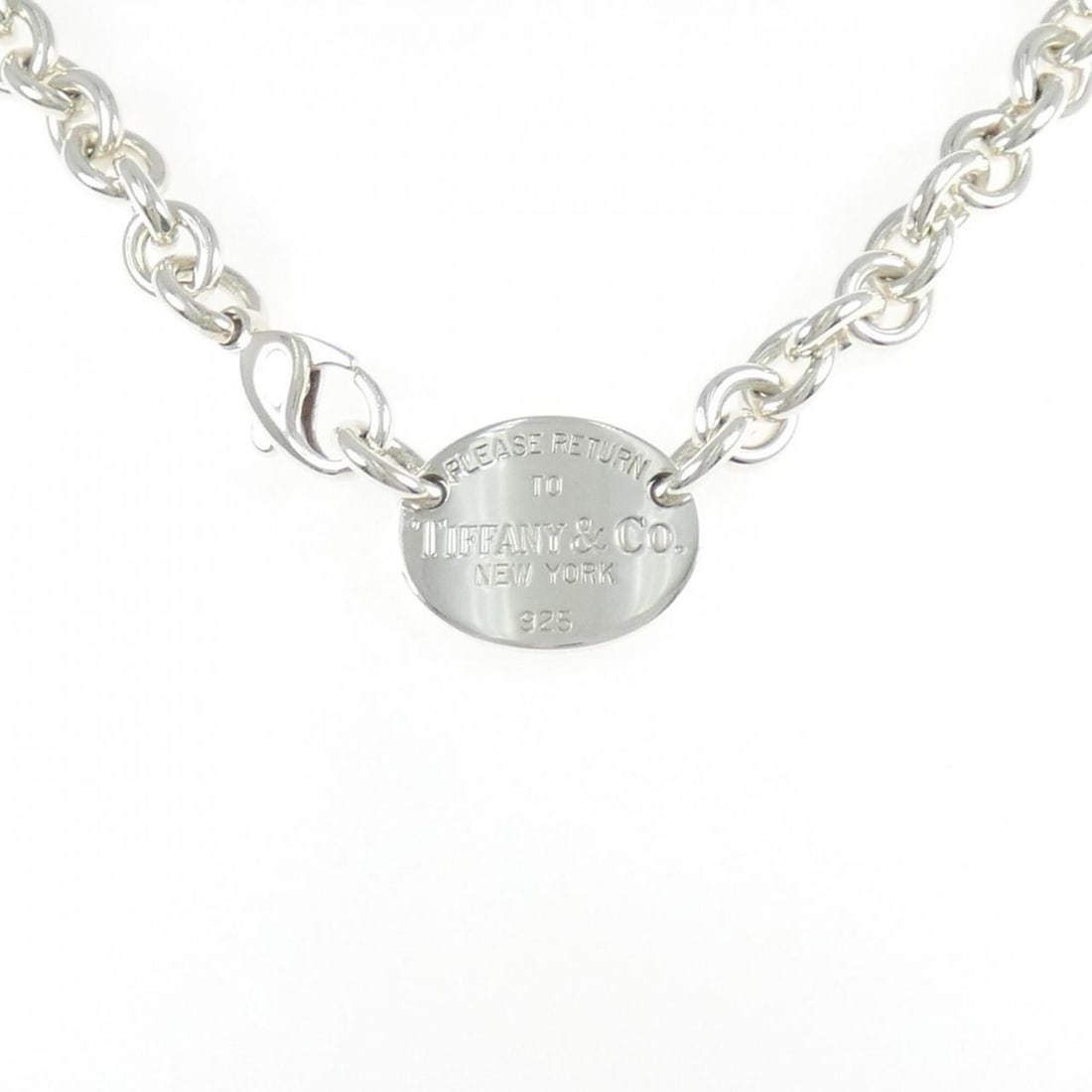 Tiffany & Co. Return to Necklace: --- Catalog ---Category: SizePendant Size: 17.1mm x 22mm / 0.67'' x 0.86''Neck Circumference: 39 cm / 15.35''Category: DesignColor: SilverGender: WomenMaterial: Silver 925Pendant Type: