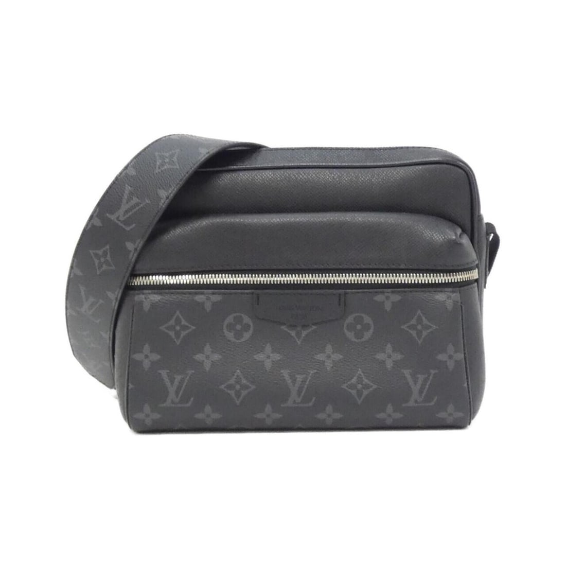 Louis Vuitton Taiga Rama Outdoor Messenger PM M30233 Shoulder Bag: --- Catalog ---Category: SizeSize (HxWxD): 20cm x 26cm x 11cm / 7.87'' x 10.23'' x 4.33''Category: DesignType: Shoulder bagColor: BlackGender: WomenMaterial: Coated canvas Category: GeneralMPN: