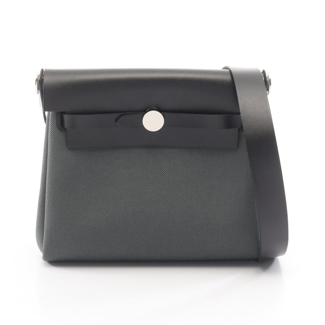 Hermes Herbag Zip Mini Shoulder Bag Handbag Canvas Leather Vache Hunter Toile Military Women's: --- Catalog ---Category: SizeSize (HxWxD): 16cm x 20cm x 7cm / 6.29'' x 7.87'' x 2.75''Category: DesignType: Handbag, Shoulder bagColor: Black, GreenGender: WomenMaterial: Canvas , Leather Category: G