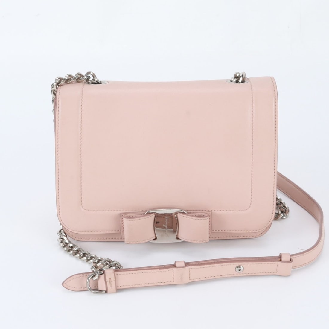 Salvatore Ferragamo Vara Ribbon Flap Leather 2-Way Chain Shoulder Bag, Crossbody Bag for Women: --- Catalog ---Category: SizeSize (HxWxD): 15.5cm x 20cm x 7cm / 6.1'' x 7.87'' x 2.75''Category: DesignType: Shoulder bagColor: PinkGender: WomenMaterial: Leather Category: GeneralBrand: Salvatore