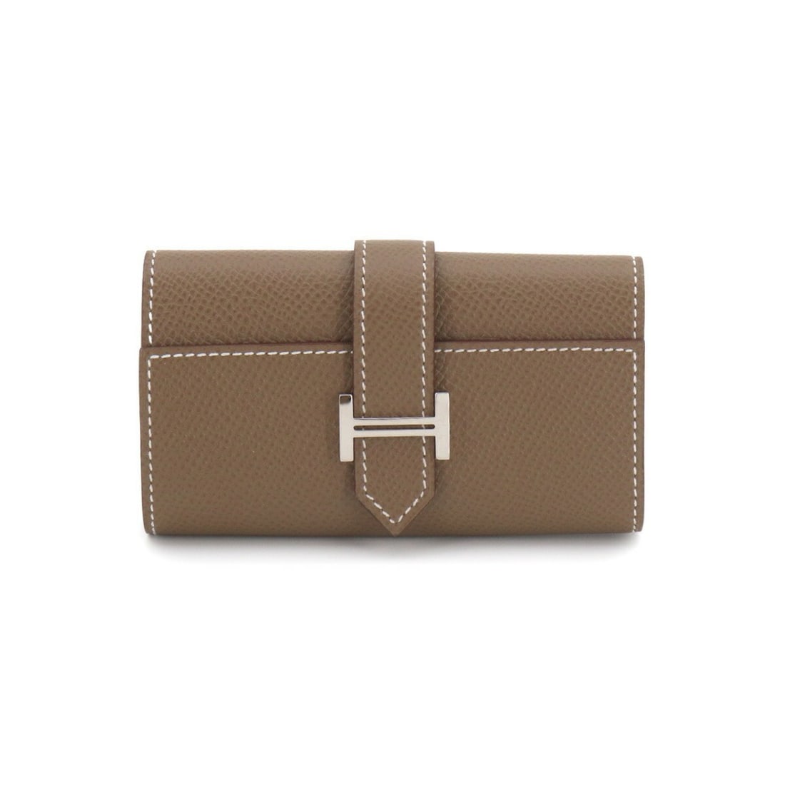 Hermes Bearn Key Case, 4-ring, Epsom leather, Etoupe color, ?R stamp, silver hardware.: --- Catalog ---Category: DesignType: KeycaseColor: Etoupe grayGender: WomenMaterial: Epsom leather Category: GeneralBrand: HermesCountry of Origin: FranceCategory: Physical PropertiesSize (HxWxD): 6cm