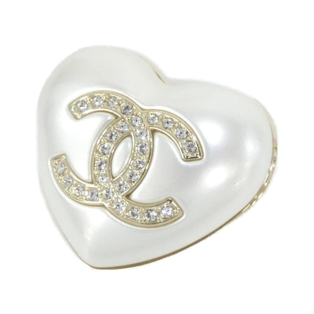 Chanel AB7006 Brooch: --- Catalog ---Category: SizeSize (HxWxD): 3.5cm x 3.8cm / 1.37'' x 1.49''Category: DesignType: BroochColor: Gold, WhiteStone: CrystalGender: WomenCategory: GeneralMPN: AB7006Brand: Chanel--- Item