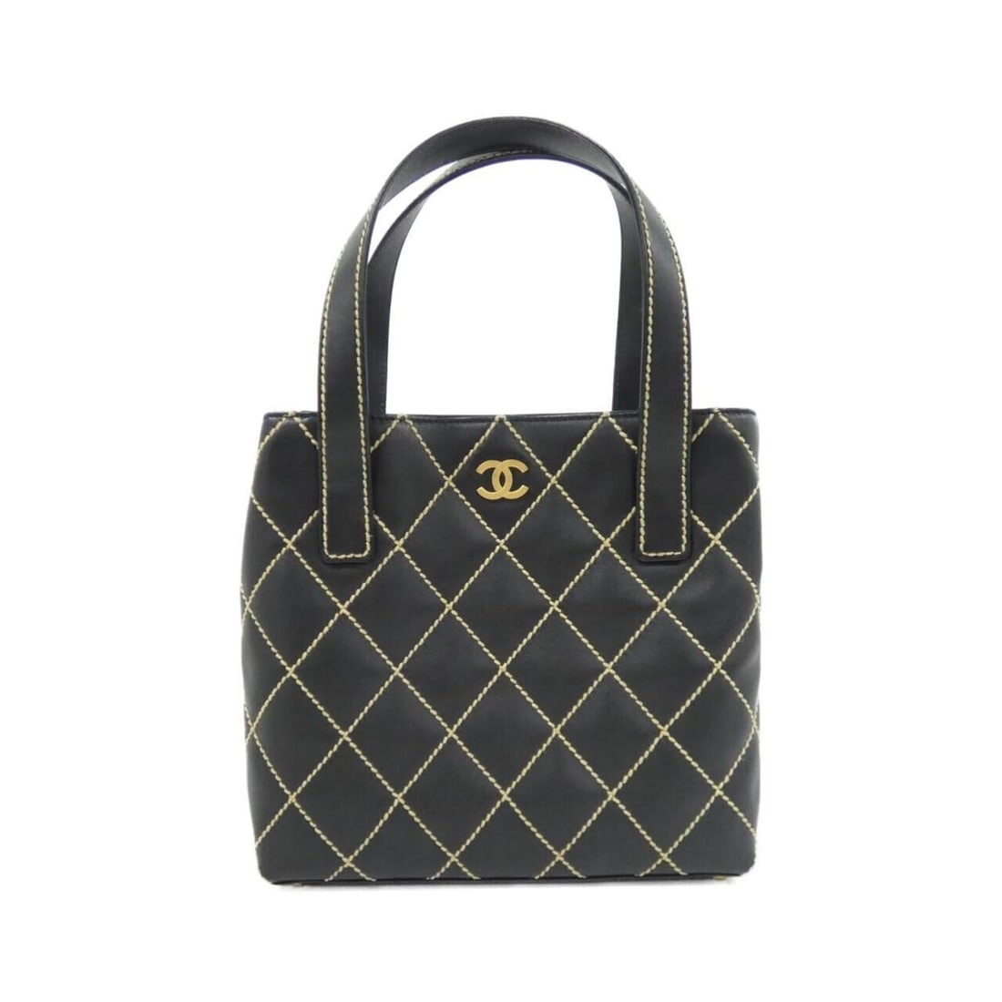 Chanel Wild Stitch Line 18126 Handbag: --- Catalog ---Category: SizeSize (HxWxD): 23cm x 24cm x 8cm / 9.05'' x 9.44'' x 3.14''Category: DesignType: HandbagColor: Beige, BlackGender: WomenMaterial: Leather Category: GeneralMPN: 18126Brand: