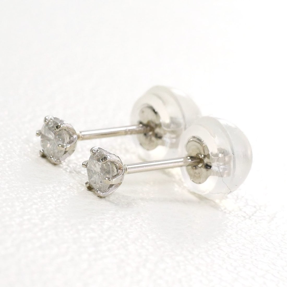 PT900 Platinum Earrings with 0.05ct Diamonds, Total Weight 0.3g, Like New Condition. (1 of 7)