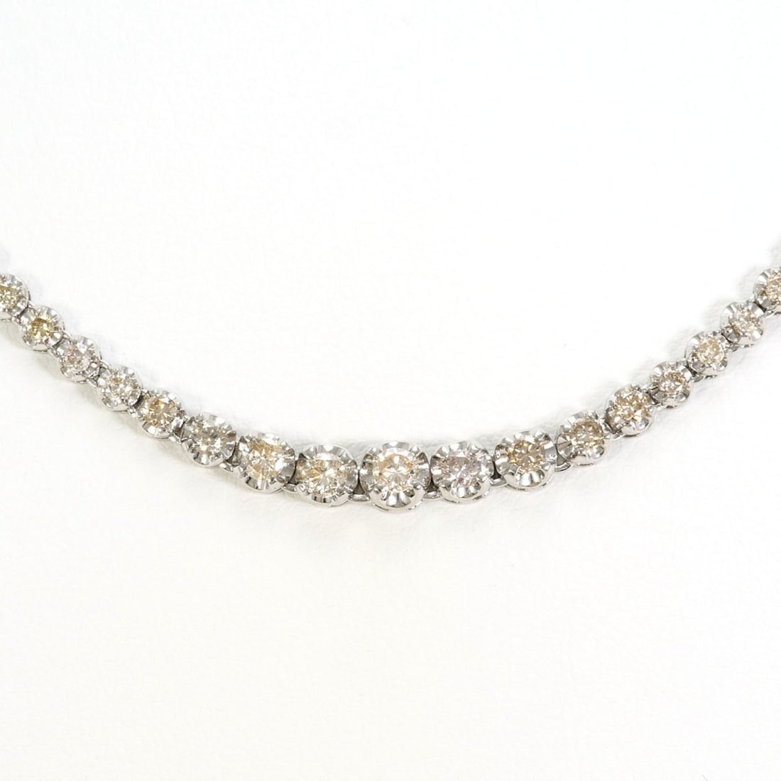 K14 14K WG White Gold Necklace with 3.00ct Diamond, Certificate of Authenticity Included, Total: --- Catalog ---Category: SizeWeight: 9.9g / 0.34oz.Neck Circumference: 41 cm / 16.14''Category: DesignColor: Clear, White goldMetal: White GoldStone: DiamondGender: WomenMaterial: White gold (14K)Meta
