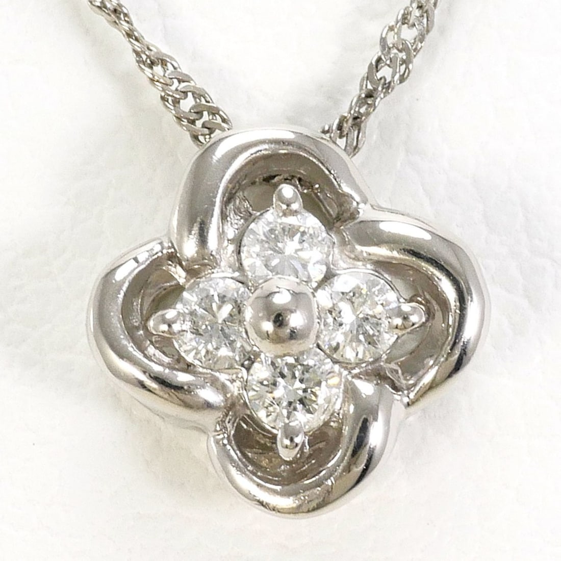 Platinum (PT850) Necklace with 0.10ct Diamond, Total Weight 1.9g, 40cm, Like New Condition.: --- Catalog ---Category: SizeWeight: 1.9g / 0.06oz.Pendant Size: 8mm x 8mm / 0.31'' x 0.31''Neck Circumference: 40 cm / 15.74''Category: DesignColor: PlatinumMetal: PlatinumStone: DiamondGender: