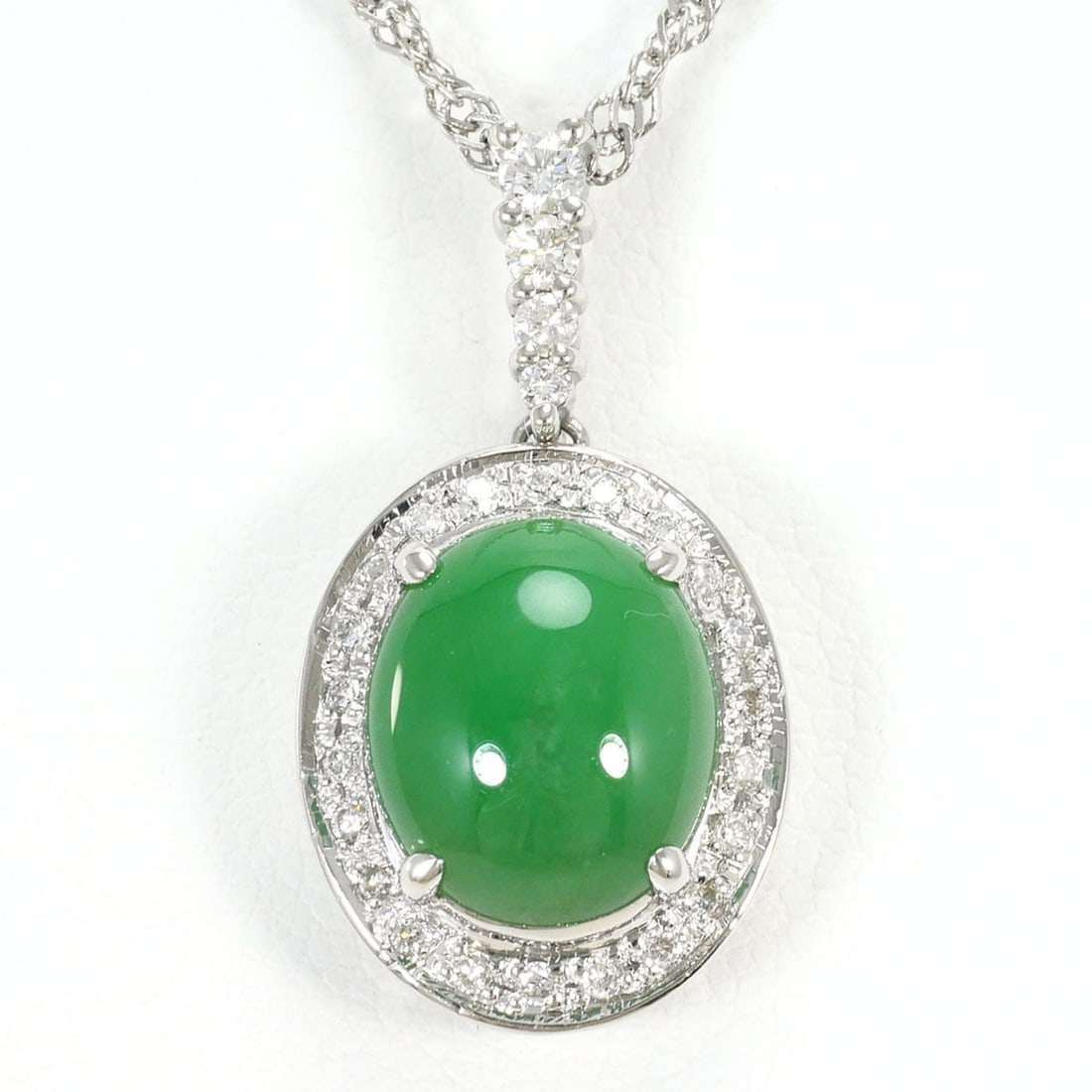 PT900 Platinum / PT850 Necklace with 3.19 ct Jadeite and 0.18 Diamonds, Certificate of Authenticity (1 of 10)