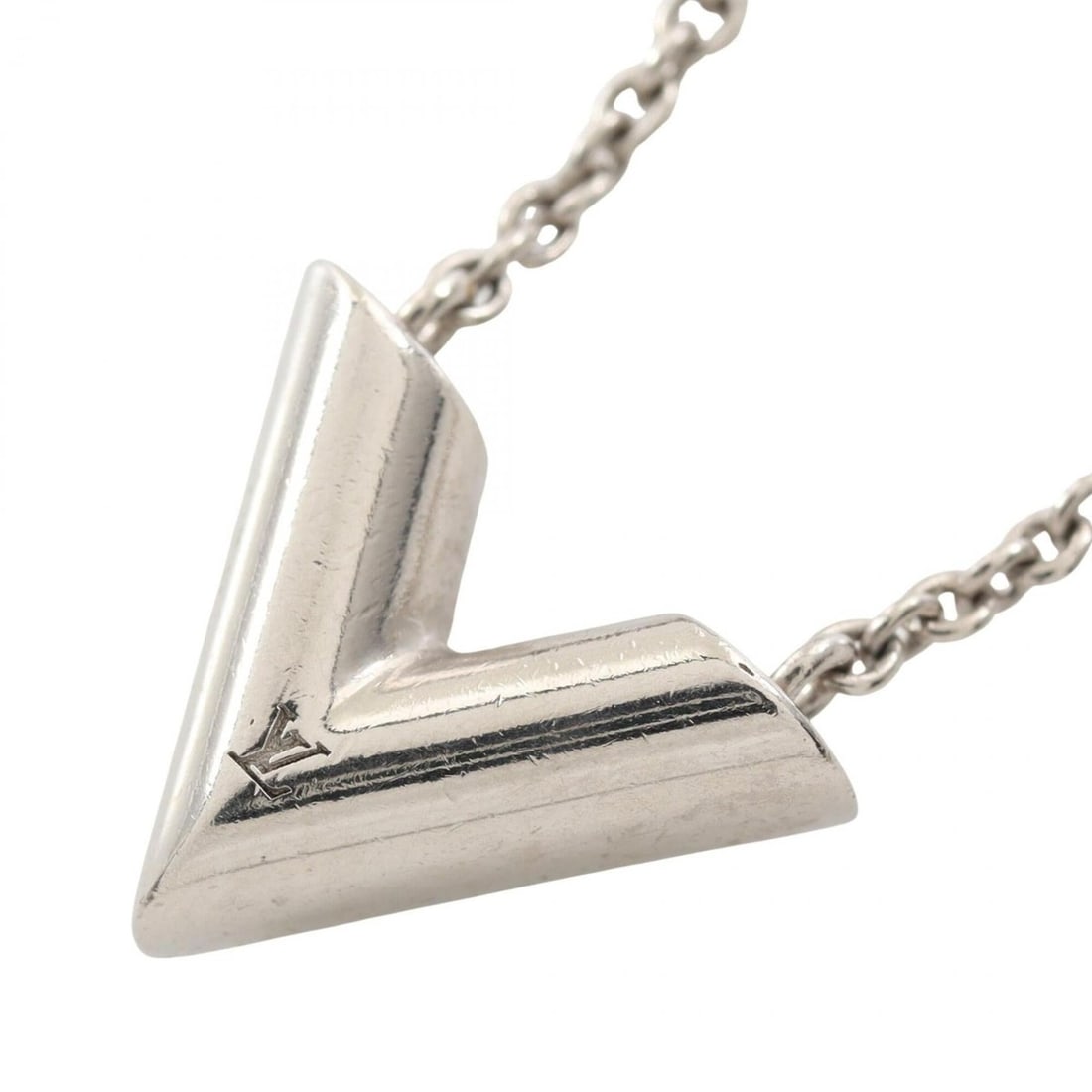 Louis Vuitton Essential V Necklace, Stainless Steel, Women's, Silver Tone, M63197: --- Catalog ---Category: SizePendant Size: 12mm x 15mm / 0.47'' x 0.59''Neck Circumference: 38.5 cm - 44.5 cm / 15.15'' - 17.51''Category: DesignColor: SilverGender: WomenMaterial: Stainless steelNeck