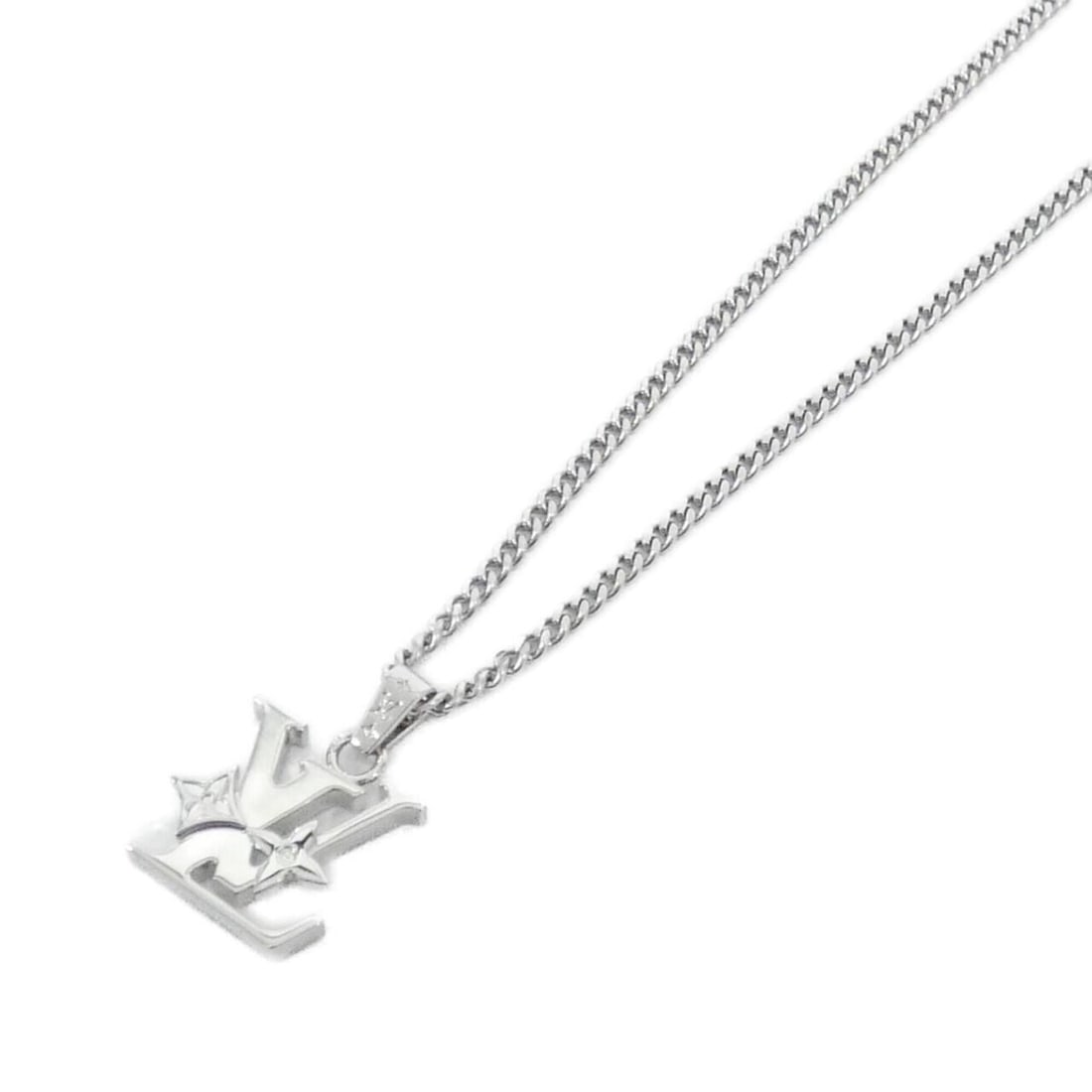 Louis Vuitton Monogram Lowe Pendant Necklace M02254: --- Catalog ---Category: SizePendant Size: 24mm x 17mm / 0.94'' x 0.66''Neck Circumference: 45 cm - 55 cm / 17.71'' - 21.65''Category: DesignColor: SilverGender: WomenNecklace Type: NecklaceCategory: 