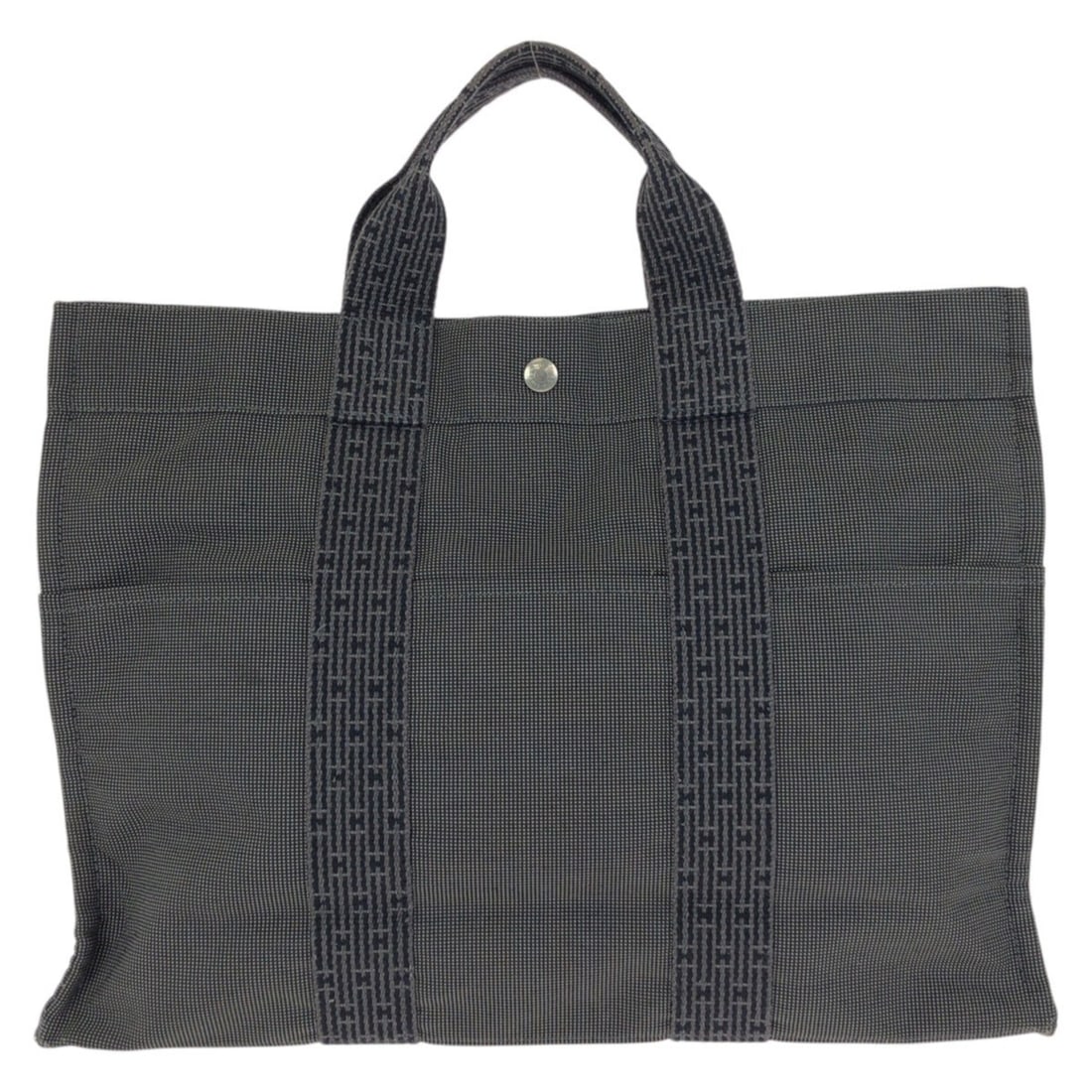 HERMES Hermes Herline MM Grey Silver Hardware Polyamide Polyester Tote Bag Handbag for Women: --- Catalog ---Category: SizeSize (HxWxD): 31cm x 42cm x 11cm / 12.2'' x 16.53'' x 4.33''Category: DesignType: Handbag, Tote bagColor: GrayGender: WomenMaterial: Polyamide , Polyester Category: