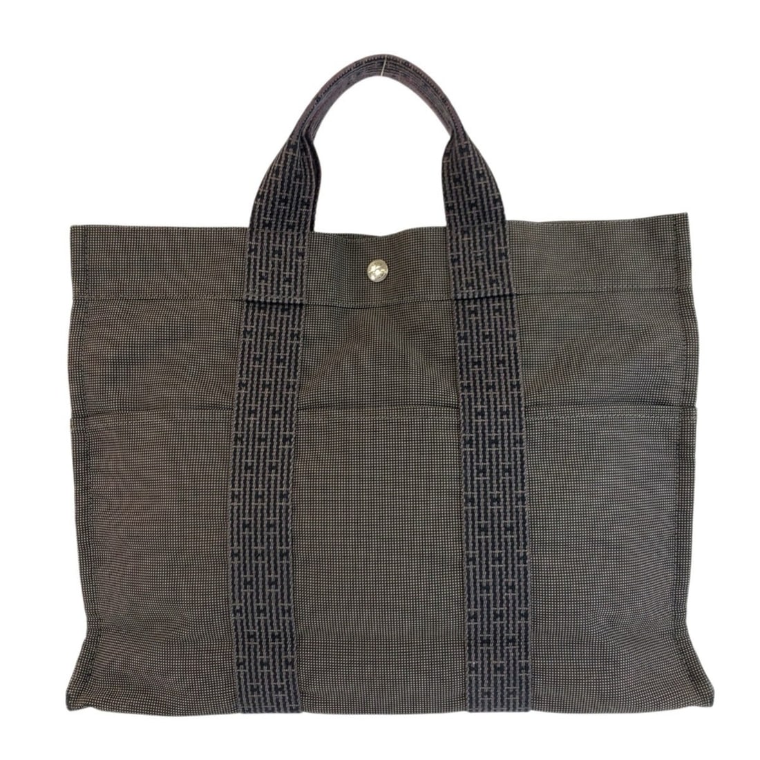 HERMES Hermes Herline MM Grey Silver Hardware Polyamide Polyester Tote Bag Handbag for Women: --- Catalog ---Category: SizeSize (HxWxD): 32cm x 42cm x 10cm / 12.59'' x 16.53'' x 3.93''Category: DesignType: Handbag, Tote bagColor: GrayGender: WomenMaterial: Polyamide , Polyester Category: