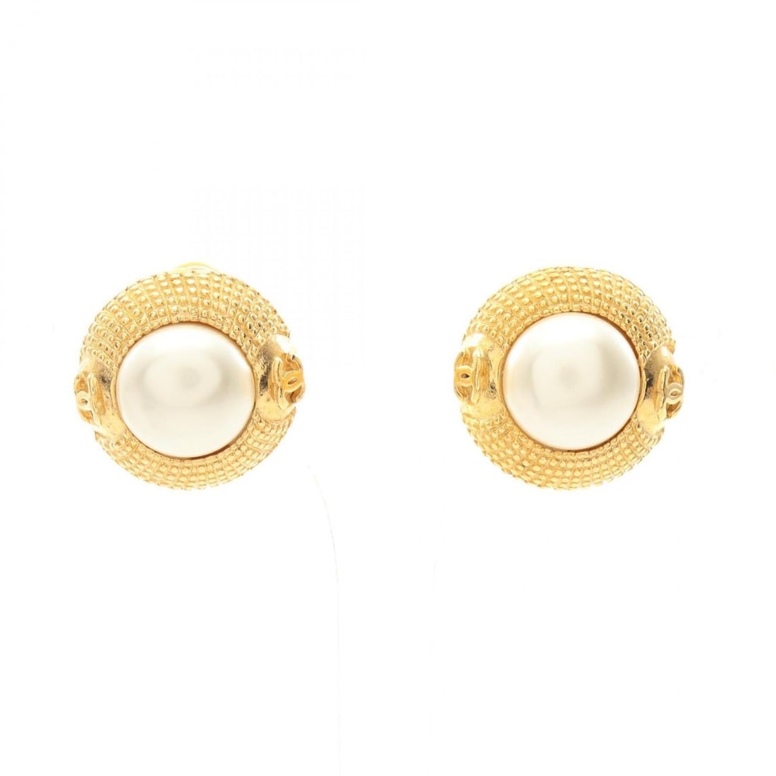 Chanel Coco Mark Earrings, Gold Plated (GP), Faux Pearl, Women's, Gold/White Tones: --- Catalog ---Category: SizeSize (HxWxD): 23.00mm x 23.00mm / 0.91'' x 0.91''Category: DesignType: Clip earringsColor: Gold, WhiteGender: WomenMaterial: Gold platingCategory: GeneralBrand: Chanel--- 