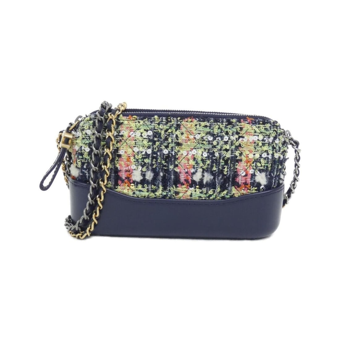 Chanel Gabrielle Line 94505 Shoulder Bag: --- Catalog ---Category: SizeSize (HxWxD): 10cm x 19cm x 5.5cm / 3.93'' x 7.48'' x 2.16''Category: DesignType: Shoulder bagColor: Multi-color, NavyGender: WomenMaterial: Tweed , Leather Hardware