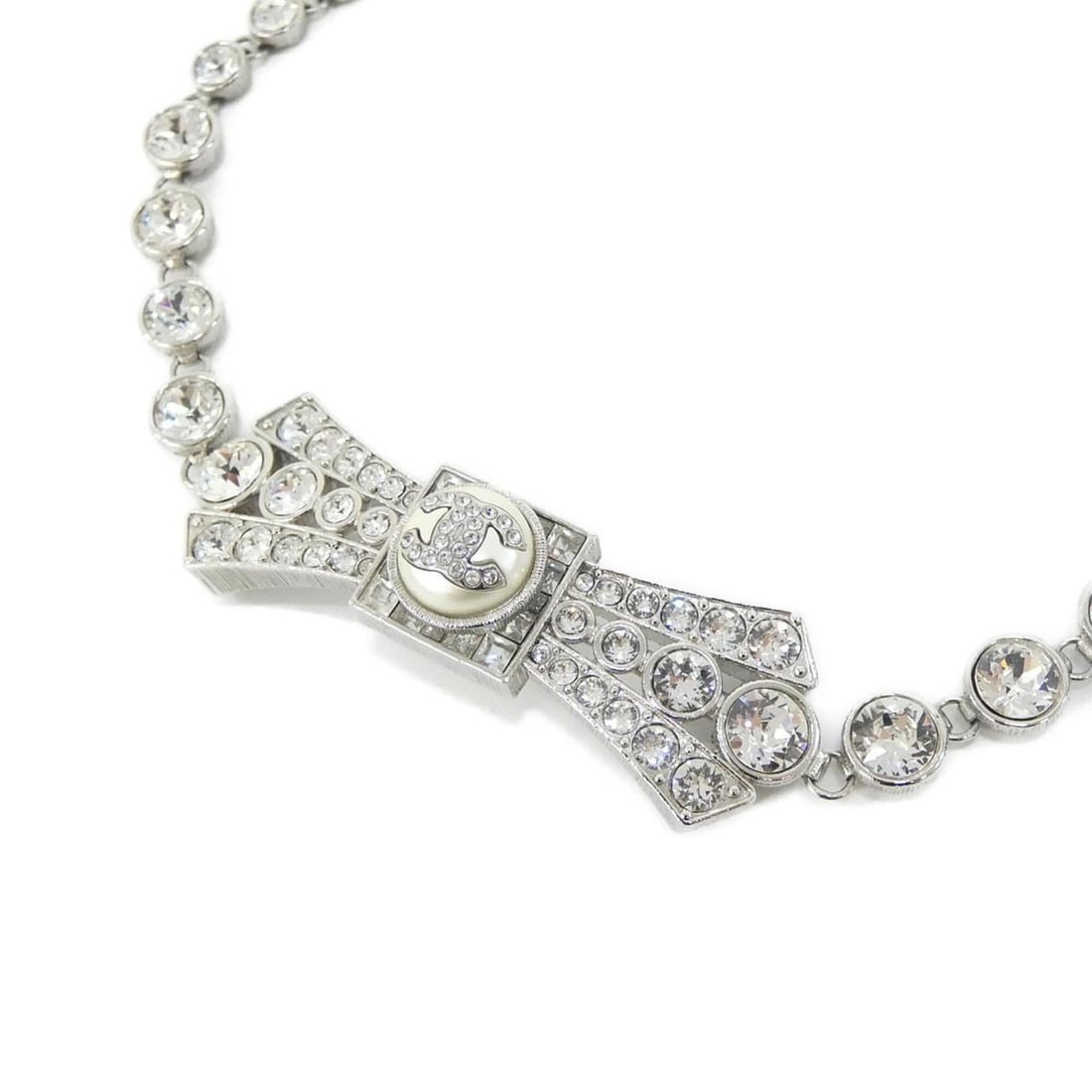 Chanel ABA632 Choker: --- Catalog ---Category: SizePendant Size: 22mm x 70mm / 0.86'' x 2.75''Neck Circumference: 31 cm - 37 cm / 12.2'' - 14.56''Category: DesignColor: Silver, WhiteStone: Artificial pearl, CrystalGender: 
