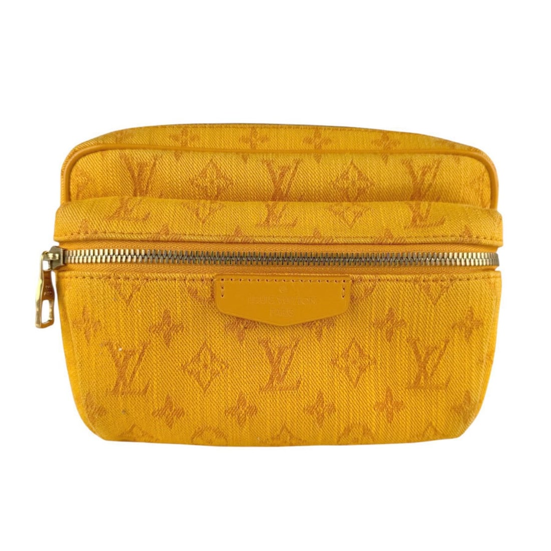 Louis Vuitton LOUIS VUITTON Body Bag Waist Pouch Monogram Denim Bum Outdoor Ochre Men's M44623 z9893: --- Catalog ---Category: SizeSize (HxWxD): 14cm x 20cm x 5cm / 5.51'' x 7.87'' x 1.96''Category: DesignType: Pouch, Sling bagColor: Gold, YellowGender: MenMaterial: Monogram Denim Category:
