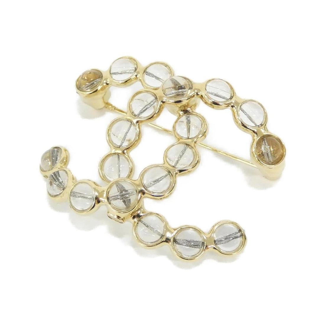 Chanel brooch: --- Catalog ---Category: SizeSize (HxWxD): 4cm x 5.3cm / 1.57'' x 2.08''Category: DesignType: BroochColor: Clear, GoldGender: WomenCategory: GeneralBrand: Chanel--- Item List ---Section:
