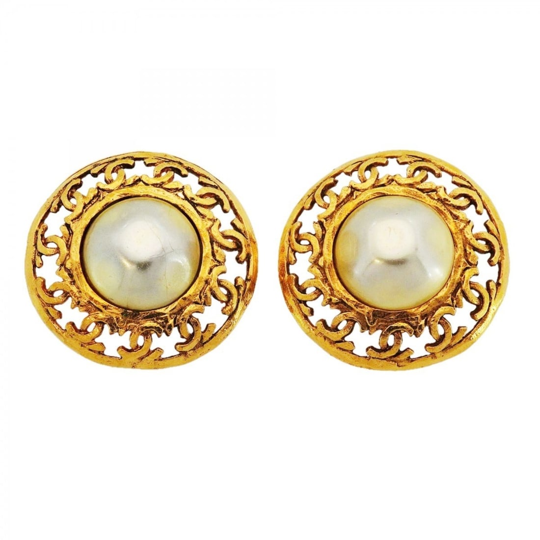 Chanel Earrings, Coco Mark Circle, GP Plated, Faux Pearl, Gold, Women's: --- Catalog ---Category: SizeSize (HxWxD): 27.30mm x 28.10mm / 1.07'' x 1.11''Category: DesignType: Clip earringsColor: GoldGender: WomenMaterial: Gold platingCategory: GeneralBrand: Chanel--- Item Li