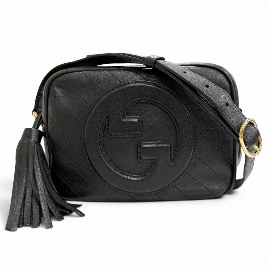 GUCCI 742360 Blondie Small Fringe Tassel Leather Shoulder Bag, Black, Made in Italy, Women's, Comes: --- Catalog ---Category: SizeSize (HxWxD): 15cm x 21cm x 7cm / 5.9'' x 8.26'' x 2.75''Category: DesignType: Shoulder bagColor: BlackGender: WomenMaterial: Leather Category: GeneralMPN: 742360Brand: Gu