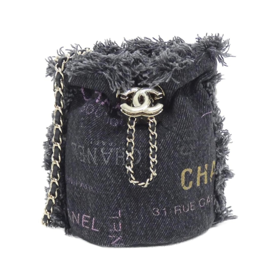 Chanel AP2603 Shoulder Bag: --- Catalog ---Category: SizeSize (HxWxD): 12cm x 8cm x 8cm / 4.72'' x 3.14'' x 3.14''Category: DesignType: Shoulder bagColor: BlackGender: Women,MenMaterial: Denim Hardware Color: GoldCategory:
