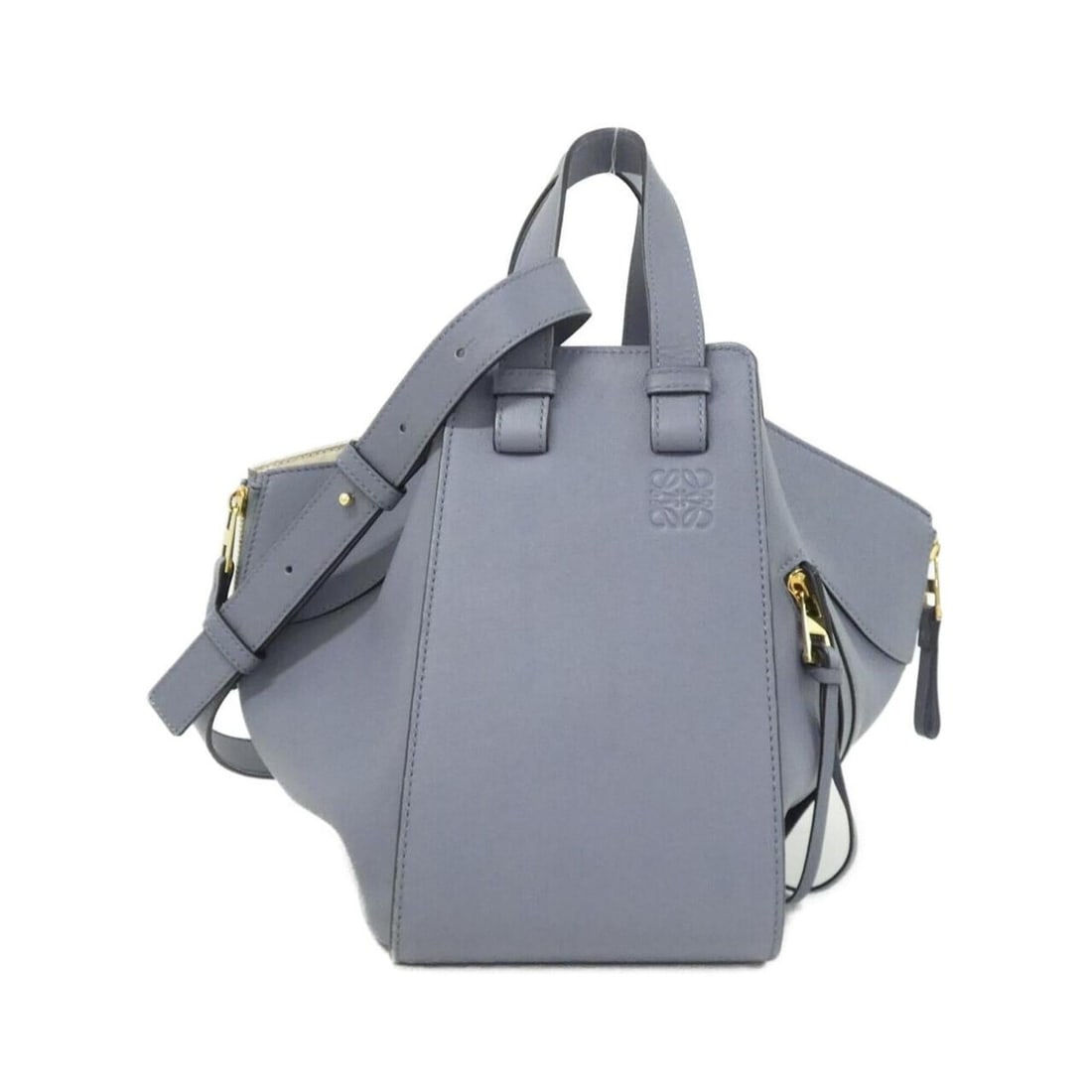 Loewe Hammock Small 387 30 S35 Shoulder Bag: --- Catalog ---Category: SizeSize (HxWxD): 24cm x 30cm x 28cm / 9.44'' x 11.81'' x 11.02''Category: DesignType: Shoulder bagColor: BlueGender: WomenMaterial: Leather Hardware Color: GoldLeather/Fur