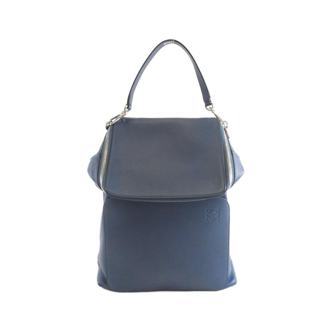 Loewe Goya Backpack 316 30 P40 Rucksack: --- Catalog ---Category: SizeSize (HxWxD): 40cm x 32cm x 15cm / 15.74'' x 12.59'' x 5.9''Category: DesignType: BackpackColor: BlueGender: Women,MenMaterial: Leather Hardware Color: SilverLeather/Fur