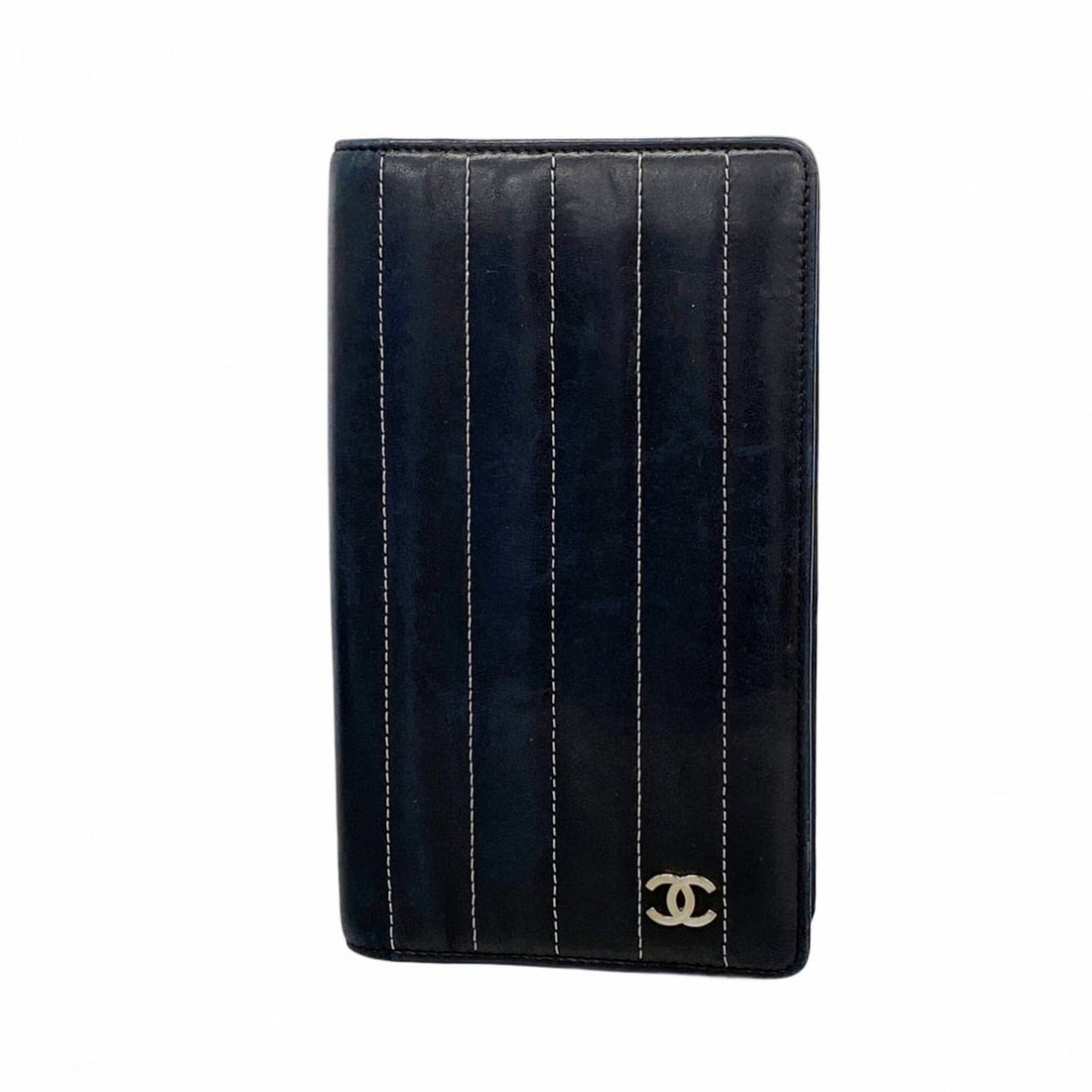 Chanel Long Wallet New Mademoiselle Lambskin Black Women's: --- Catalog ---Category: SizeSize (HxWxD): 18.5cm x 11cm x 1cm / 7.28'' x 4.33'' x 0.39''Category: DesignType: Long wallet (bi-fold)Color: BlackGender: WomenMaterial: Leather Leather/Fur Type: Lambski