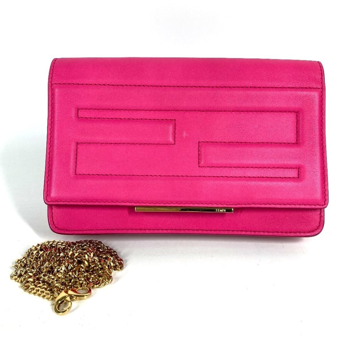 FENDI 8M0346 Shoulder Bag, Flap, FF Logo, Wallet, Chain Long Leather, Men's, Women's, Pink: --- Catalog ---Category: SizeSize (HxWxD): 12cm x 19cm / 4.72'' x 7.48''Category: DesignType: Chain/Shoulder walletColor: PinkGender: Men,WomenMaterial: Leather Category: GeneralMPN: 8M0346Brand: Fend