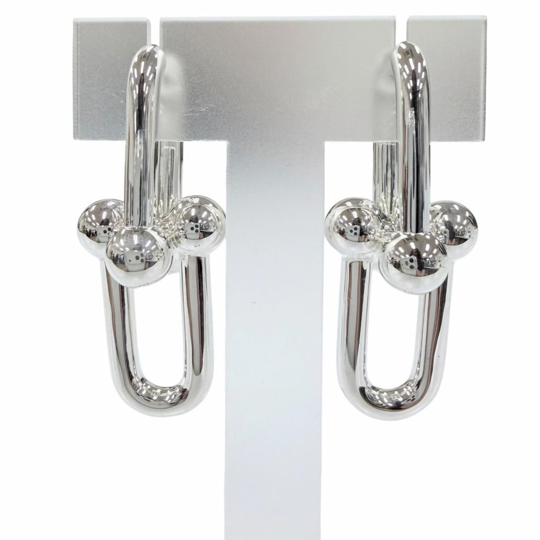 TIFFANY&Co. Tiffany HardWear Extra Large Link Earrings (Pair) AG925 Silver Made in Italy Women's: --- Catalog ---Category: SizeSize (HxWxD): 47.00mm x 18.00mm / 1.85'' x 0.71''Category: DesignType: Stud earringsColor: SilverGender: WomenMaterial: Silver 925Category: GeneralBrand: TiffanyCountry of