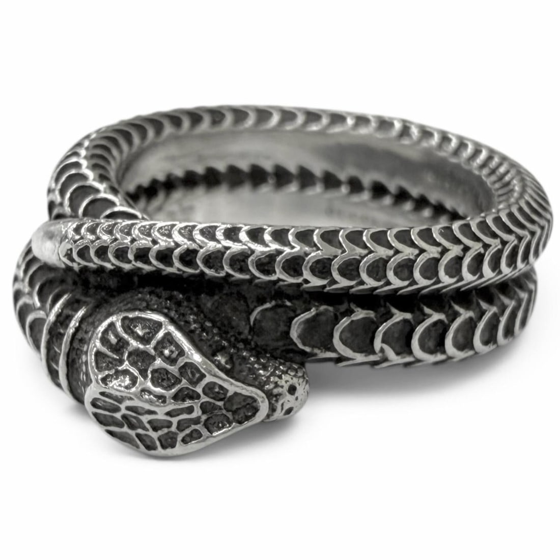 GUCCI 577294 SV925 Garden Snake Ring, Silver, Size 21, Made in Italy, Weight 15.6g, Recommended for: --- Catalog ---Category: SizeJP Size: 20US Size: 10Category: DesignType: Band ringColor: SilverGender: WomenMaterial: Silver 925Category: GeneralMPN: 577294Brand: GucciCountry of Origin: Italy--- Item