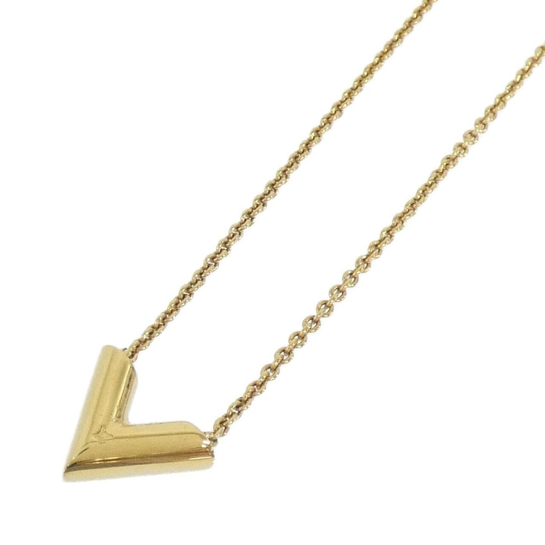Louis Vuitton Essential V Necklace M61083: --- Catalog ---Category: SizePendant Size: 15mm x 17mm / 0.59'' x 0.66''Neck Circumference: 42 cm - 46.5 cm / 16.53'' - 18.3''Category: DesignColor: GoldGender: WomenNecklace Type: NecklaceCategory: