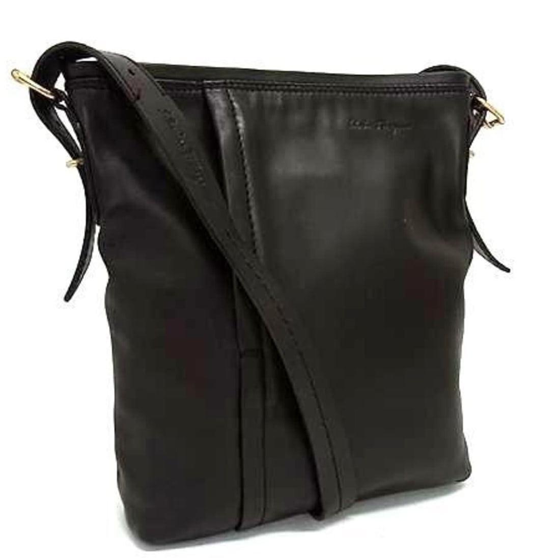 SALVATORE FERRAGAMO Ferragamo Shoulder Bag GO-248830 Brown Leather Women's Crossbody: --- Catalog ---Category: SizeSize (HxWxD): 30cm x 23.5cm x 7cm / 11.81'' x 9.25'' x 2.75''Category: DesignType: Shoulder bagColor: BrownGender: WomenMaterial: Leather Category: GeneralMPN: GO-248830Br