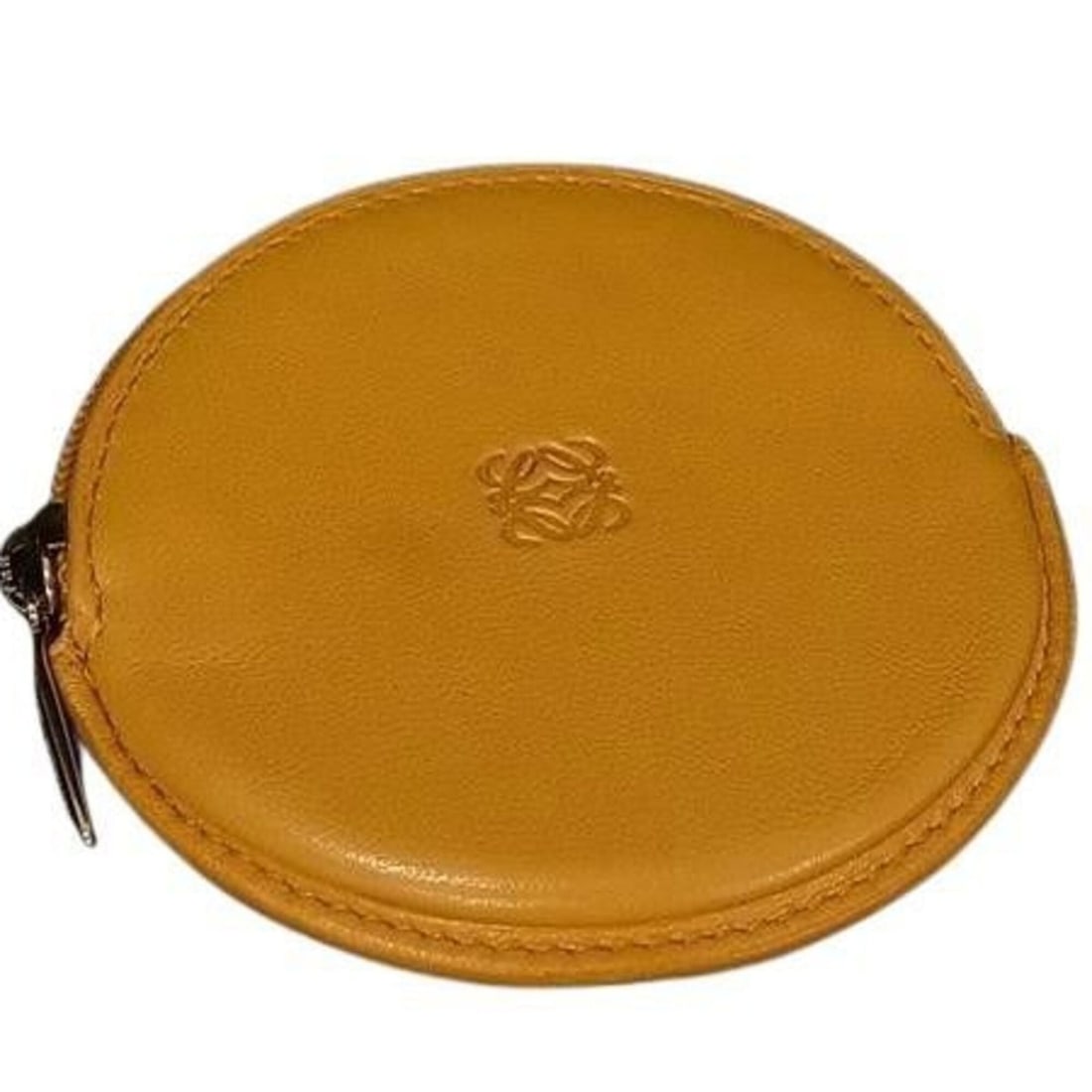 LOEWE Anagram Round Coin Purse in Mustard Leather - Men's & Women's: --- Catalog ---Category: SizeSize (HxWxD): 7.5cm x 7.5cm x 1cm / 2.95'' x 2.95'' x 0.39''Category: DesignType: Coin purse/coin caseColor: MustardGender: Men,WomenMaterial: Leather Category: GeneralBra