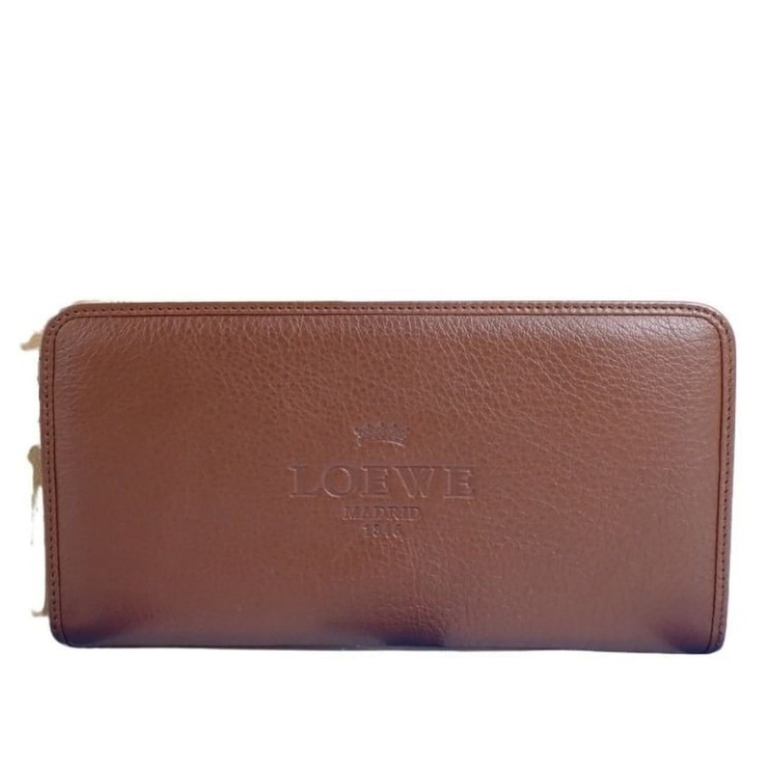 LOEWE Heritage Brown Leather Long Wallet for Men and Women (Round): --- Catalog ---Category: SizeSize (HxWxD): 10cm x 19cm x 2.5cm / 3.93'' x 7.48'' x 0.98''Category: DesignType: Long wallet (bi-fold)Color: BrownGender: Men,WomenMaterial: Leather Category: GeneralBran