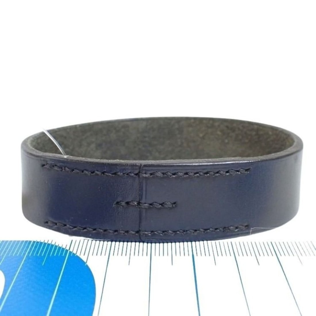 HERMES Hermes Bracelet Pour Tour Black Leather Men's Women's: --- Catalog ---Category: SizeLength: 20cm / 7.87''Category: DesignType: Charm braceletColor: BlackGender: Men,WomenMaterial: LeatherCategory: GeneralBrand: HermesCountry of Origin: France--- Item List