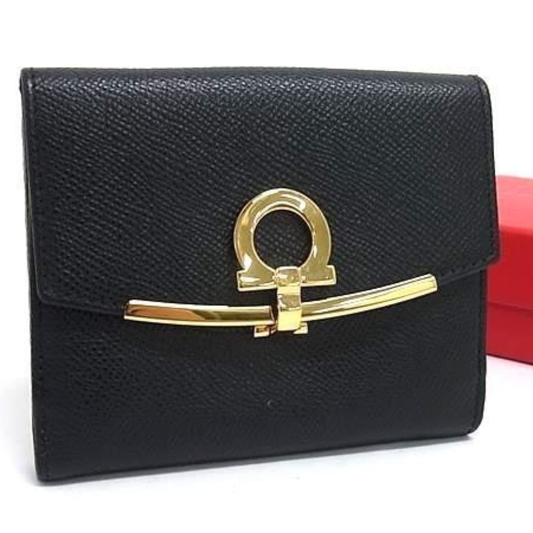 SALVATORE FERRAGAMO Ferragamo Bi-fold Wallet Gancini 22 C877 Black Leather Women's: --- Catalog ---Category: SizeSize (HxWxD): 10cm x 12cm x 2cm / 3.93'' x 4.72'' x 0.78''Category: DesignType: Wallet (bi-fold)Color: BlackGender: Men,WomenMaterial: Leather Category: GeneralMPN: 22 C87