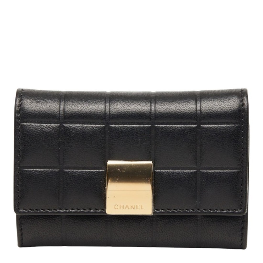 Chanel Chocolate Bar Key Case, Black Leather, Women's CHANEL: --- Catalog ---Category: DesignType: KeycaseColor: BlackGender: WomenMaterial: Leather Category: GeneralBrand: ChanelCategory: Physical PropertiesSize (HxWxD): 7cm x 10cm x 2cm / 2.75'' x 3.93'' x 0.7