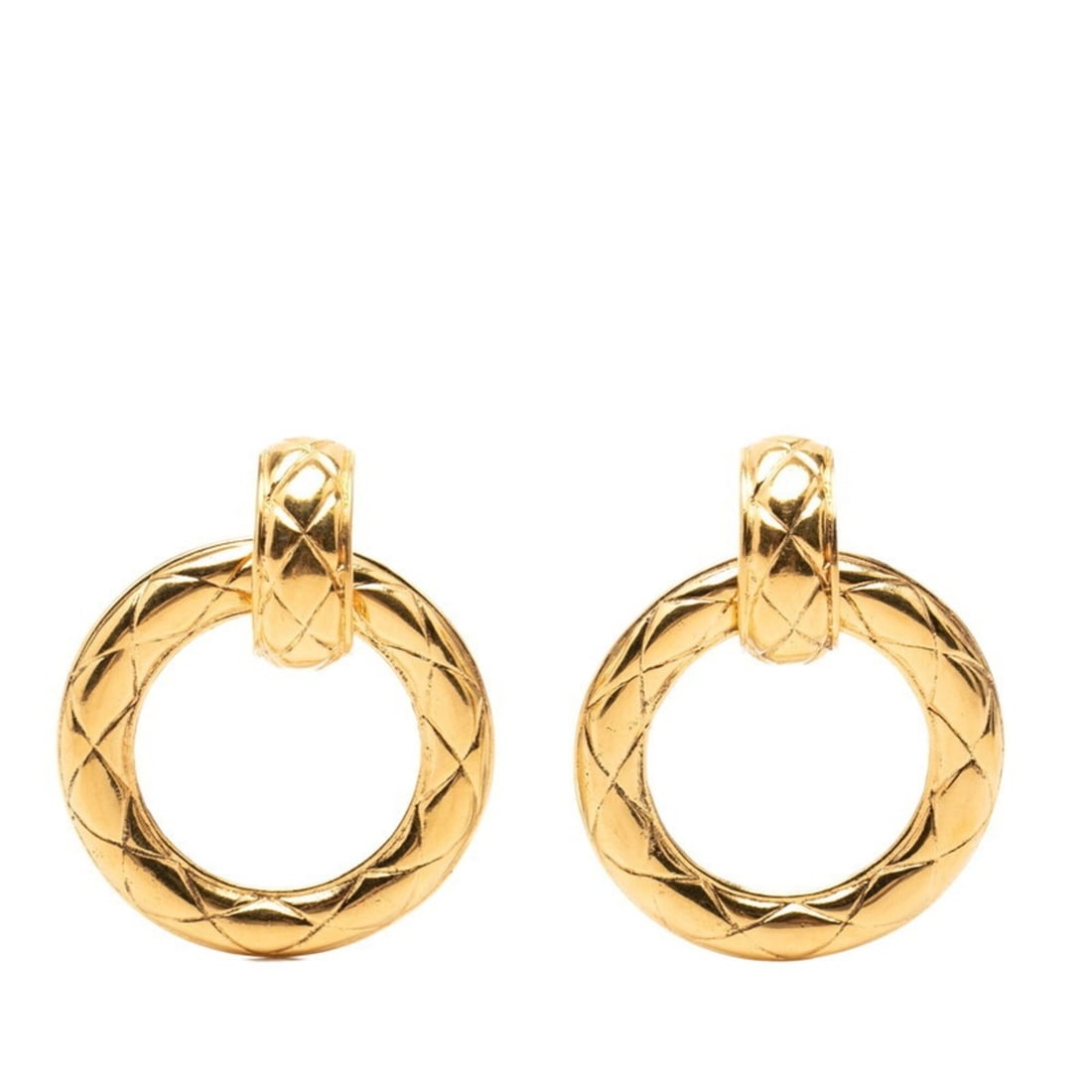 Chanel Vintage Matelassé Hoop Earrings, Gold Plated, Women's CHANEL: --- Catalog ---Category: SizeSize (HxWxD): 50.10mm x 50.10mm / 1.97'' x 1.97''Category: DesignType: Clip earringsColor: GoldGender: WomenMaterial: Gold platingCategory: GeneralBrand: Chanel--- Item Li