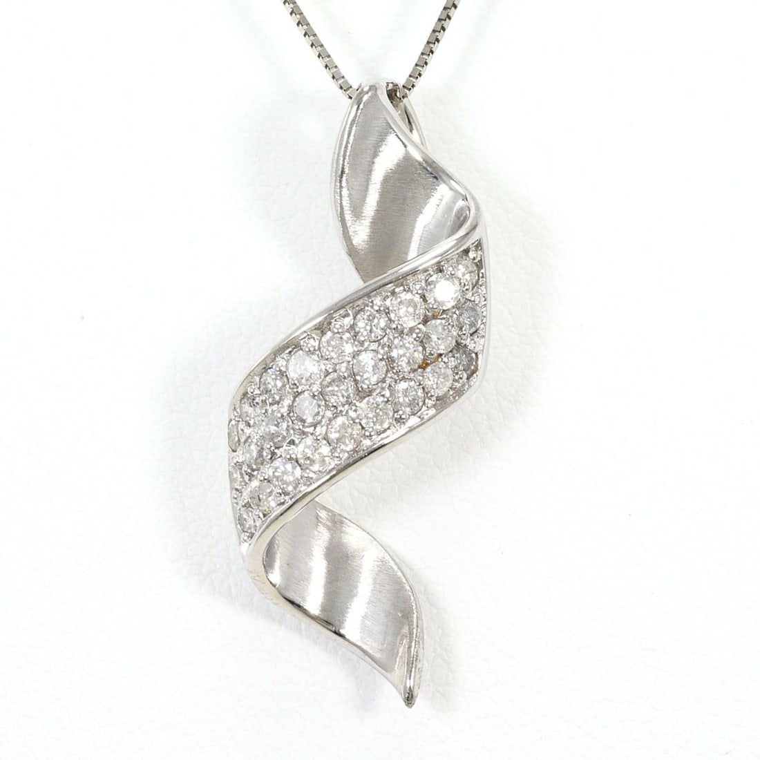 18K (18-karat white gold) necklace with 0.4ct diamond, includes appraisal certificate, total weight (1 of 8)