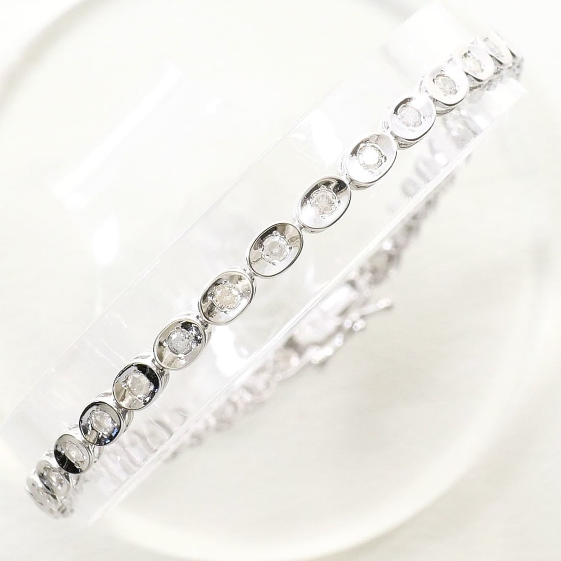K14 14K WG White Gold Bracelet with 1.00ct Diamond, Certificate of Authenticity Included, Total: --- Catalog ---Category: SizeLength: 17.5cm / 6.88''Weight: 4g / 0.14oz.Category: DesignType: Charm braceletColor: White goldMetal: White GoldStone: DiamondGender: WomenMaterial: White gold (14K)Metal