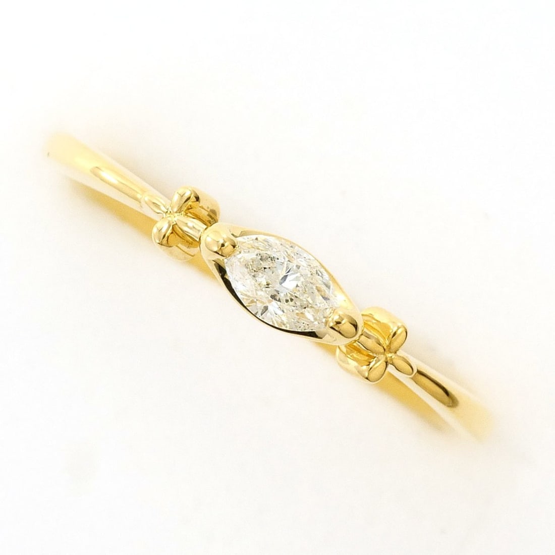 18K (18-karat) yellow gold ring with a 0.15ct diamond, total weight 1.6g, like new. (1 of 8)