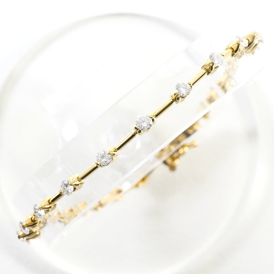 18K (18-karat) Yellow Gold Bracelet with 1.25ct Diamonds, Certificate of Authenticity, Total Weight: --- Catalog ---Category: SizeLength: 18.5cm / 7.28''Weight: 7.2g / 0.25oz.Category: DesignType: Charm braceletColor: Yellow goldMetal: GoldStone: DiamondGender: WomenMaterial: Yellow gold (18K)Metal P