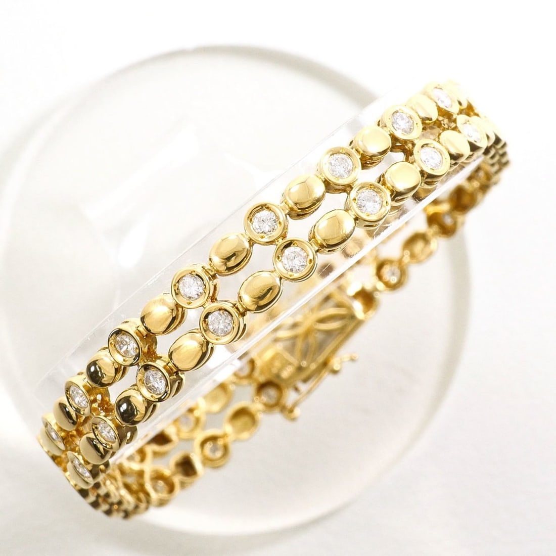 18K (18-karat) Yellow Gold Bracelet with 1.67ct Diamonds, Certificate of Authenticity, Total Weight: --- Catalog ---Category: SizeLength: 18cm / 7.08''Weight: 15.7g / 0.55oz.Category: DesignType: Charm braceletColor: Yellow goldMetal: GoldStone: DiamondGender: WomenMaterial: Yellow gold (18K)Metal Pu